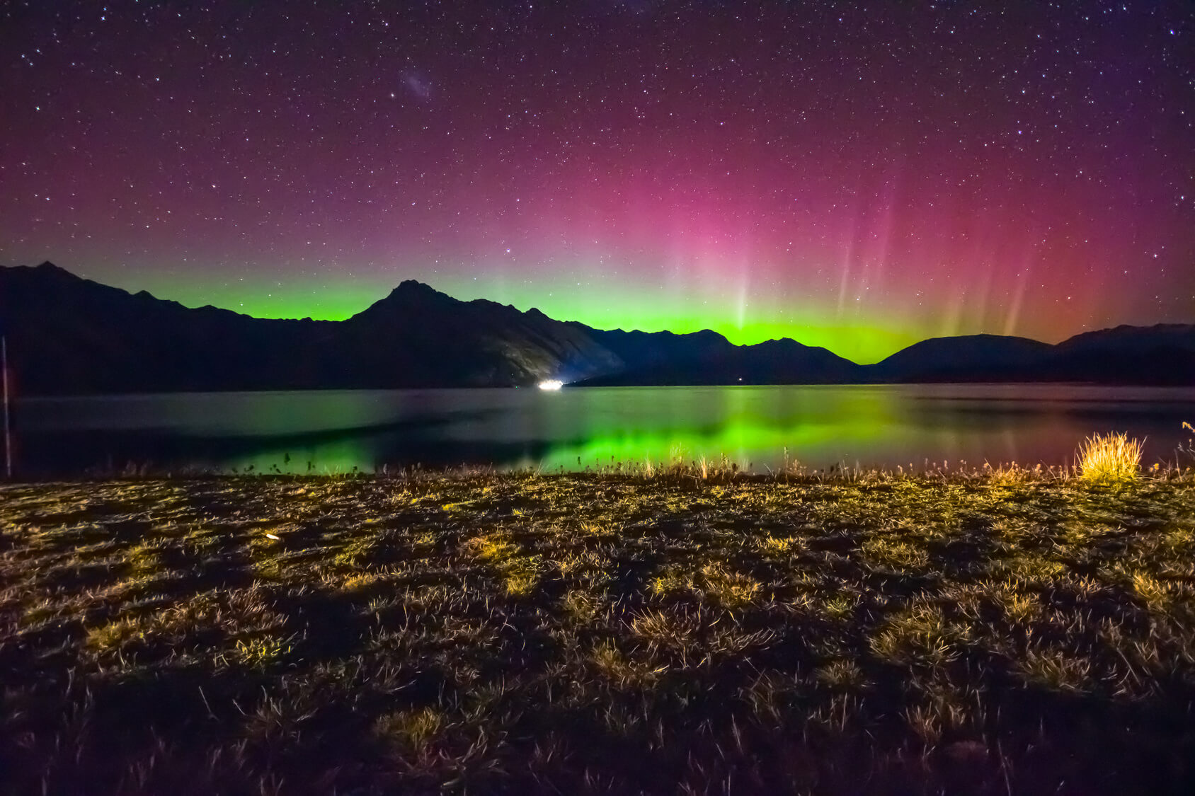 Aurora austral com vista para o céu do sul e estrelas criadas com